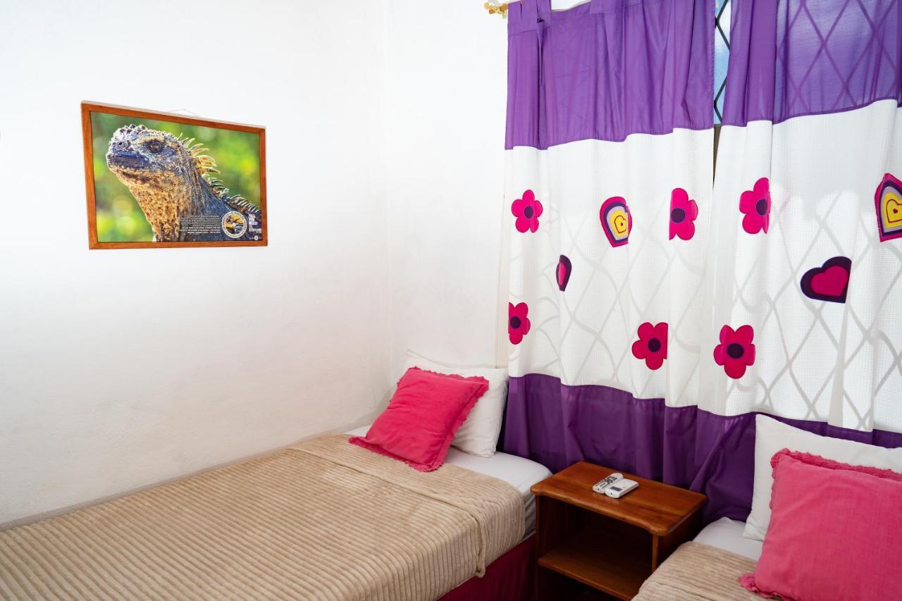 Tintorera Guest House Puerto Ayora  Esterno foto