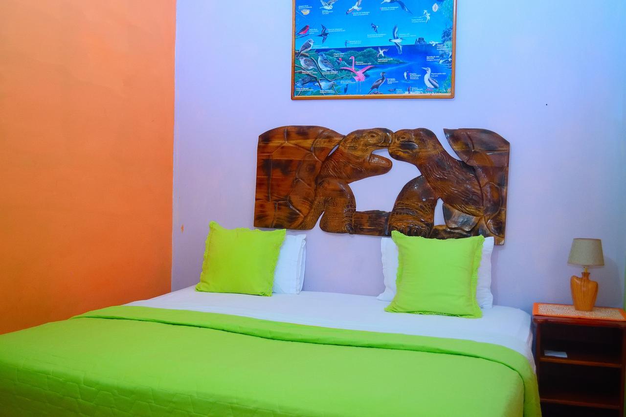 Tintorera Guest House Puerto Ayora  Esterno foto