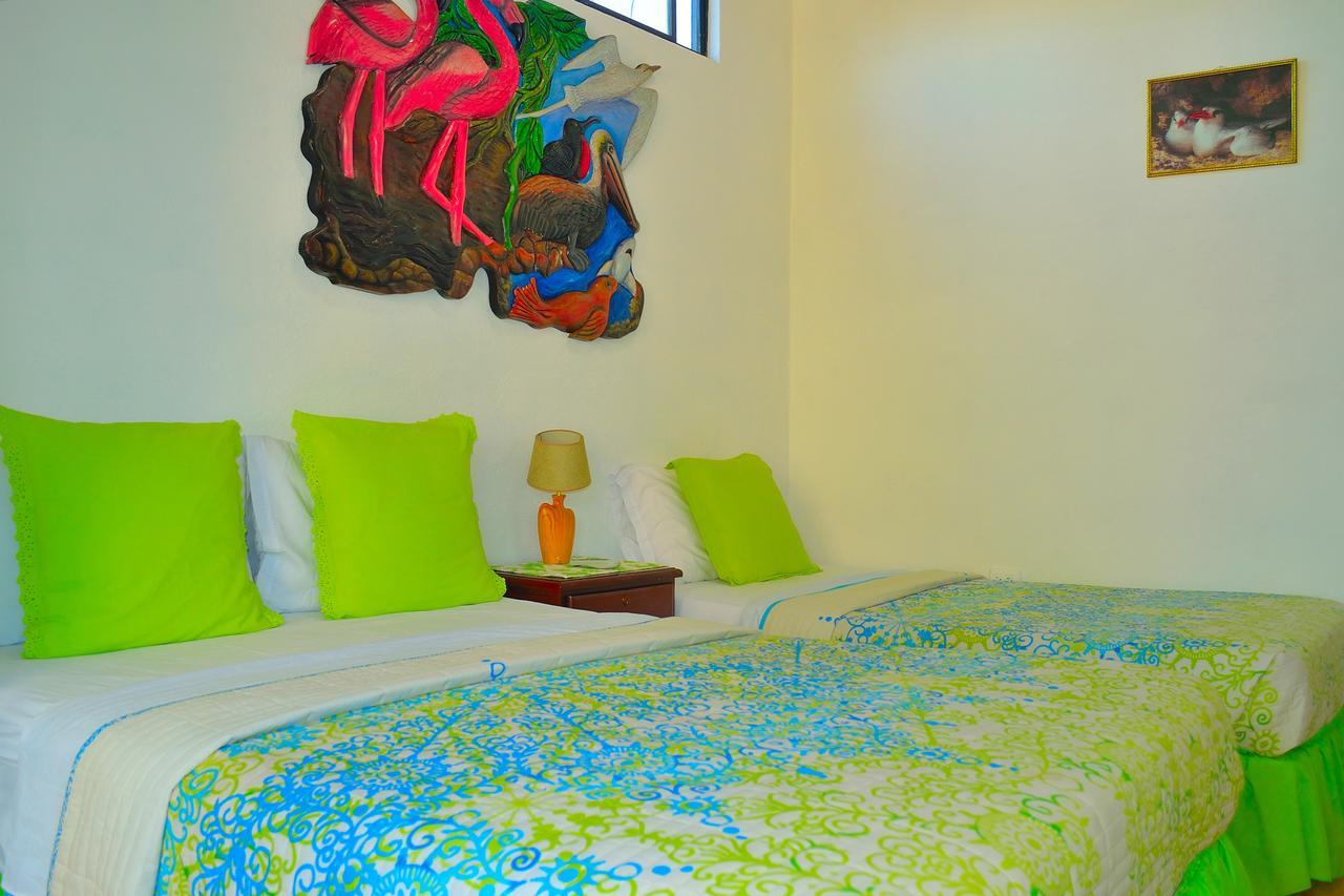 Tintorera Guest House Puerto Ayora  Esterno foto