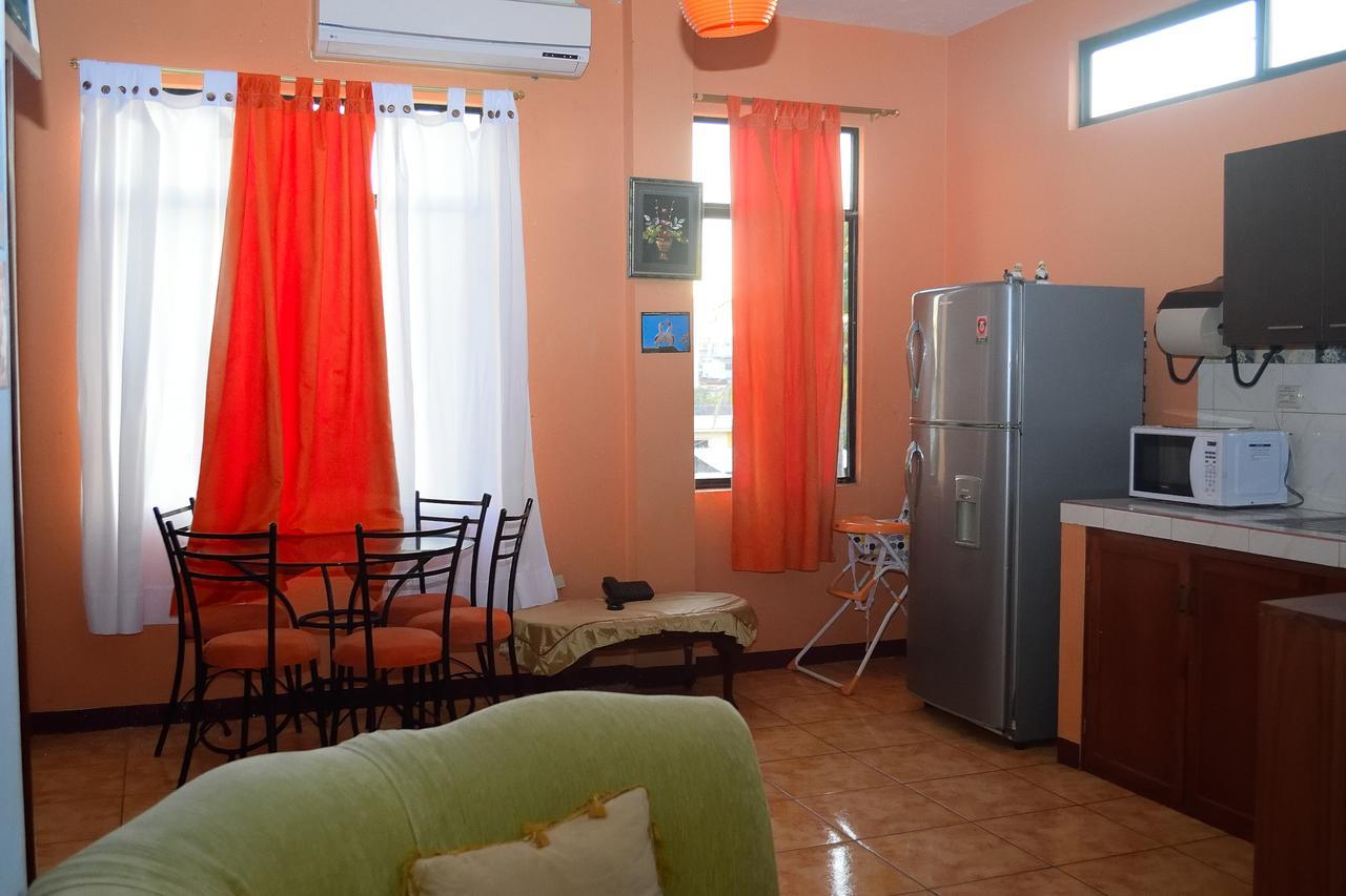 Tintorera Guest House Puerto Ayora  Esterno foto